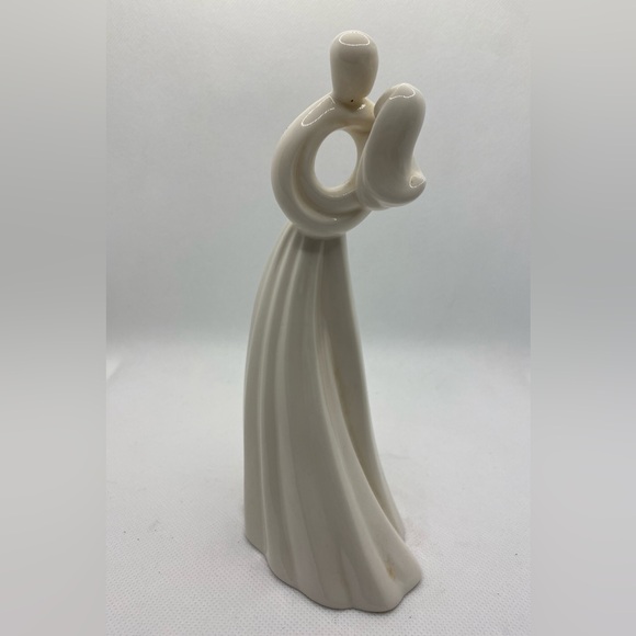 Vintage Minimalist Bride and Groom Circle of Love The Kiss 2002 - Picture 1 of 6